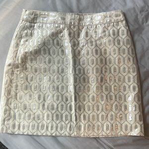 Banana republic skirt! Off white and silver - size 6